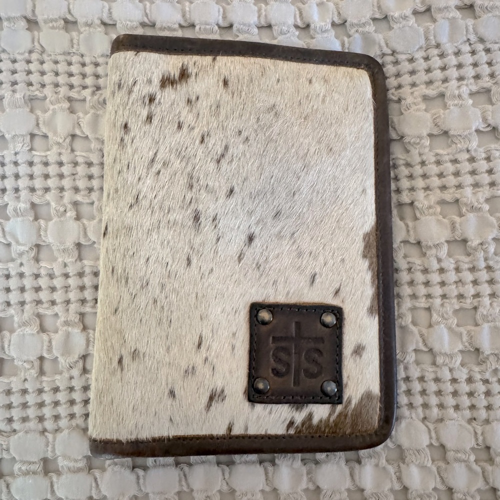 STS RANCHWEAR Cowhide Magnetic Wallet LIKE NEW!!